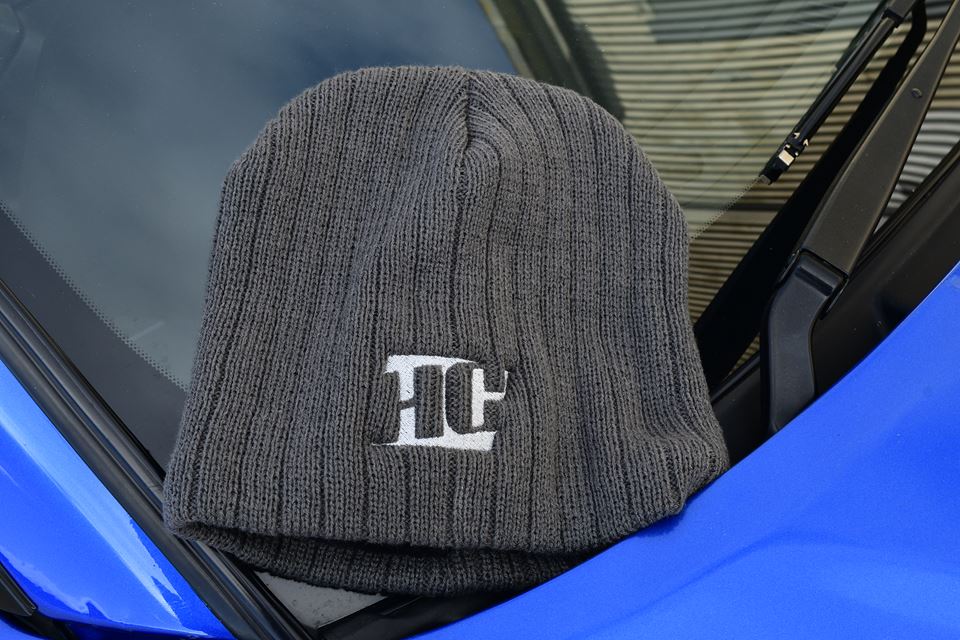 Beanie-Grey-on-GTR-Windscreen